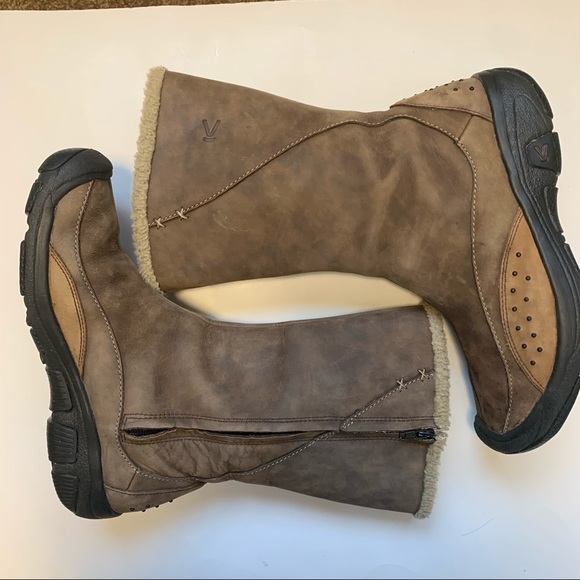 Keen boots woman’s size 9 zip lined weathered look